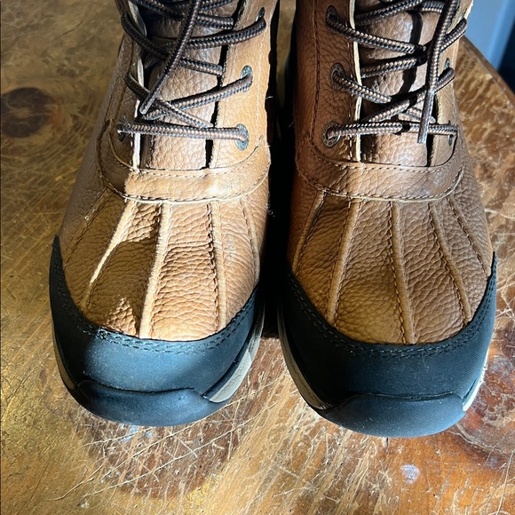 UGG Adirondack Snow boots. Tan and Black Leather Boots - Picture 2 of 8